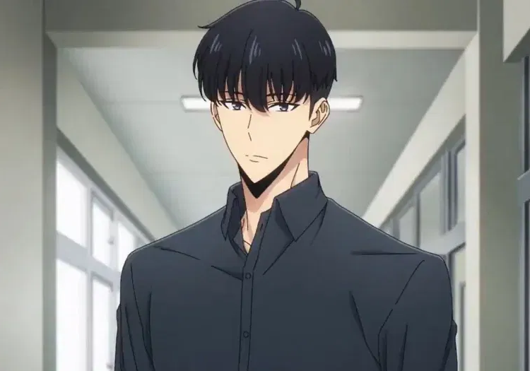 Sung Jinwoo standing in a hallway wearing a black shirt in Solo Leveling